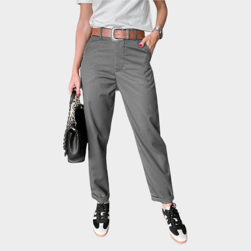 Pantalones elegantes con costuras
