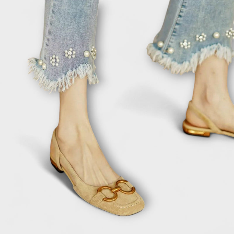 Sandalia con cierre de hebilla