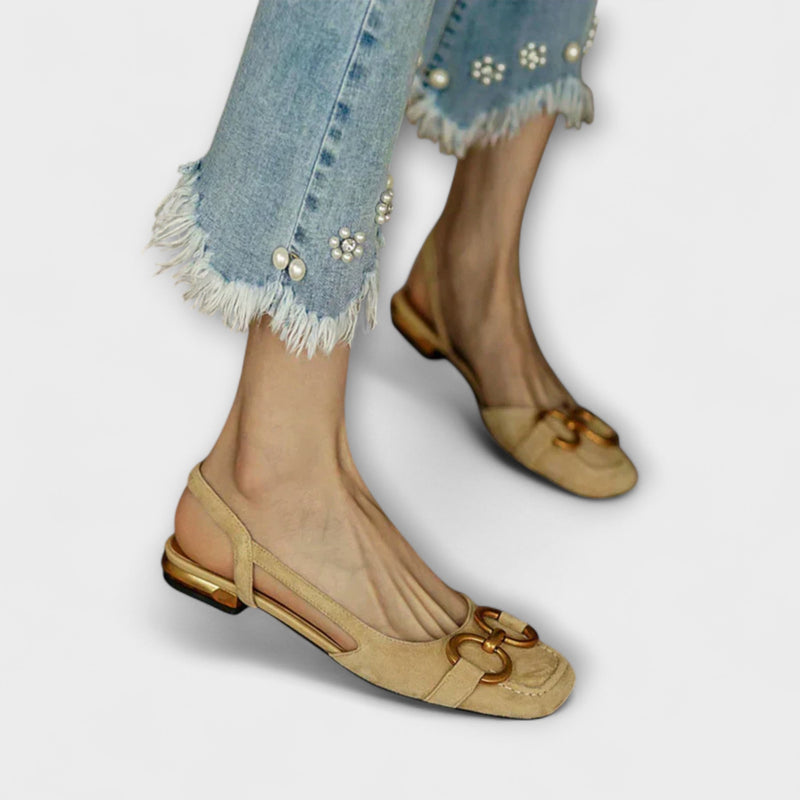 Sandalia con cierre de hebilla