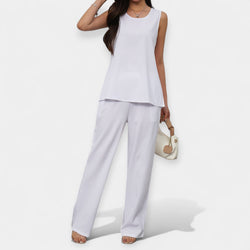 Conjunto cómodo con top sin mangas y pantalón ancho