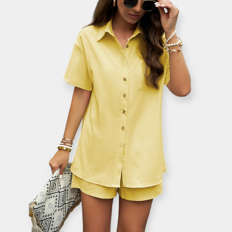Conjunto cómodo con camisa y pantalones cortos