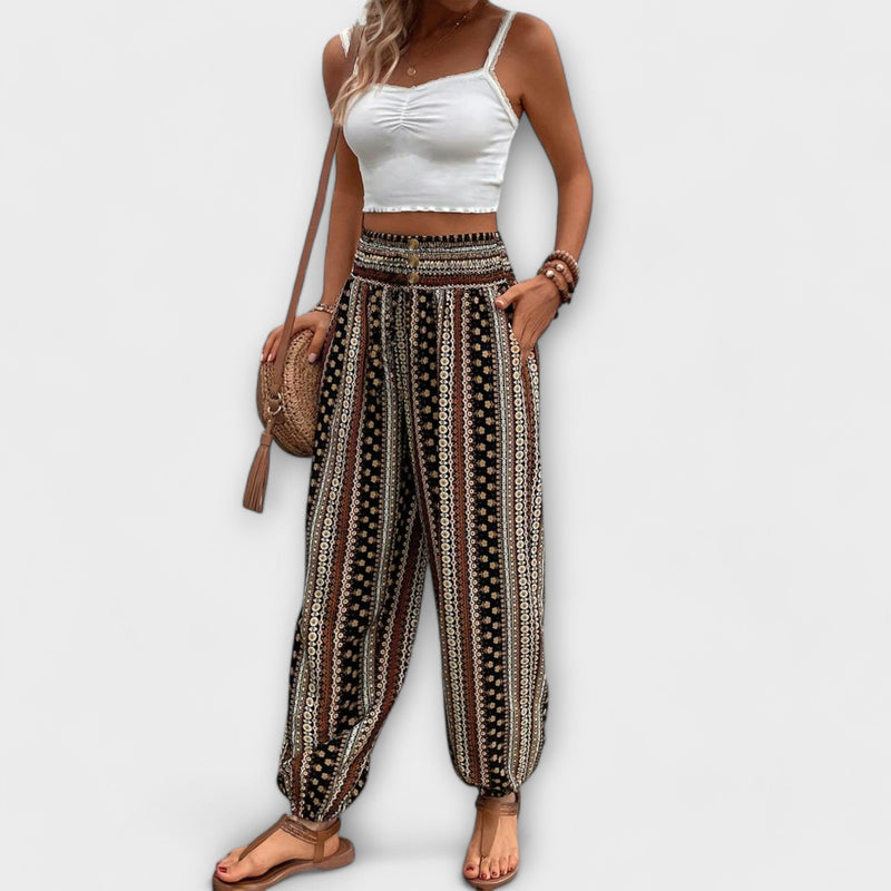 Pantalones con diseño etnográfico
