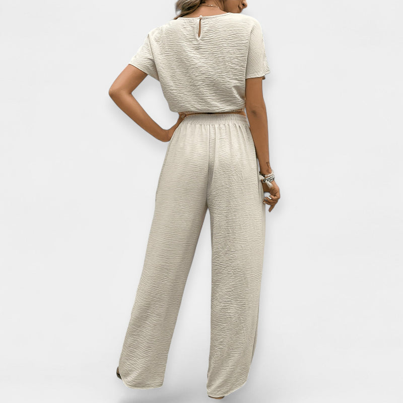 Conjunto holgado y elegante