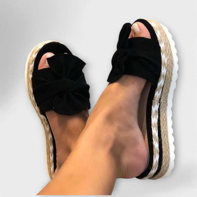 Sandalias con lazos de cinta