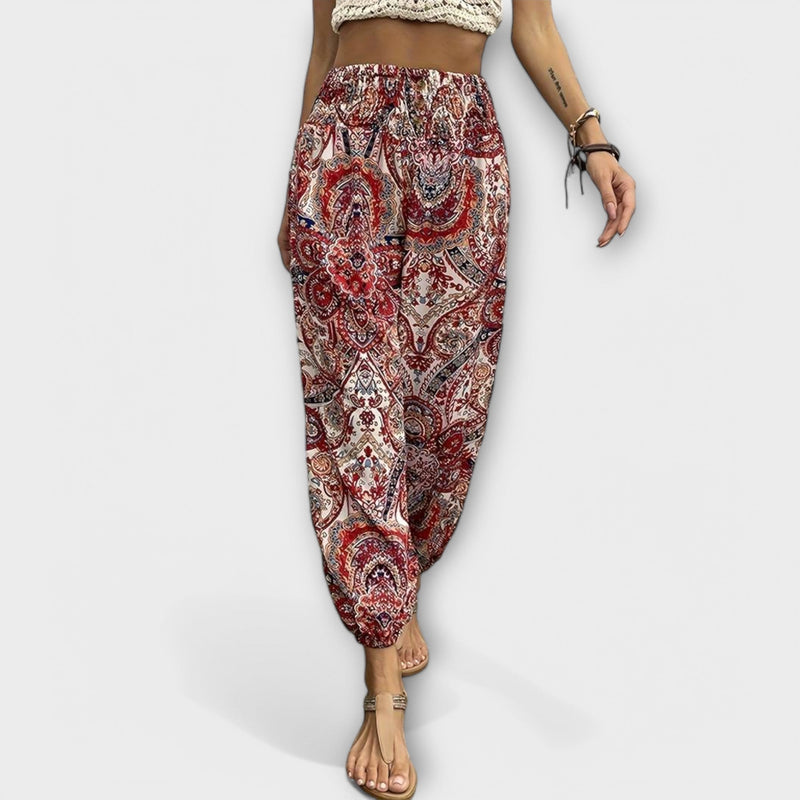 Pantalones con diseño etnográfico