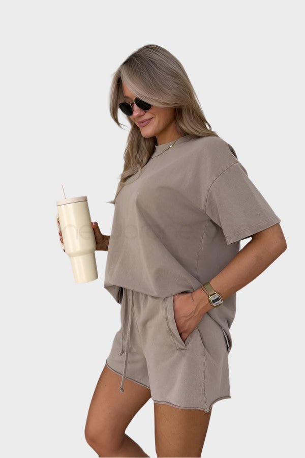 Conjunto casual con camiseta y pantalón jogger