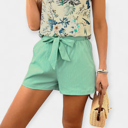 Conjunto con diseño tropical y top halter