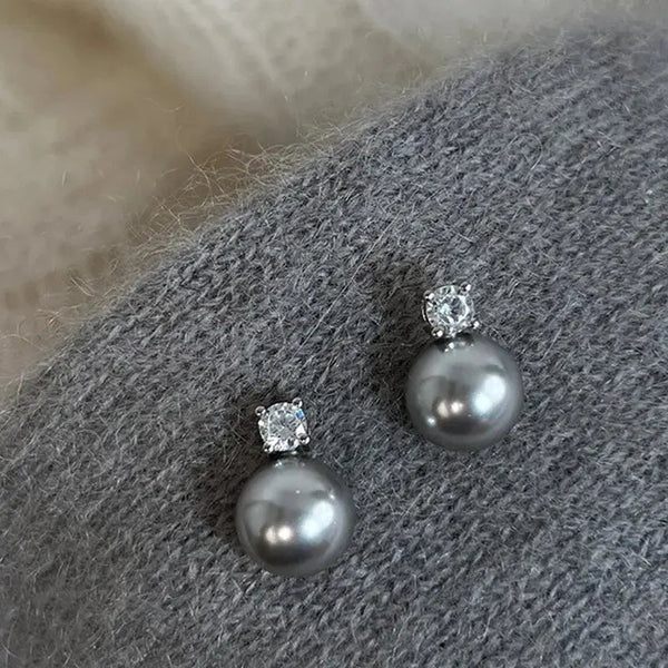 Elegantes pendientes de circonita y perla negra 