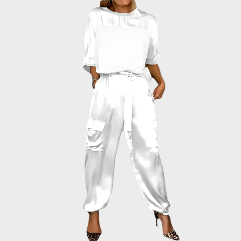 Conjunto de satén con blusa relajada y pantalón cargo