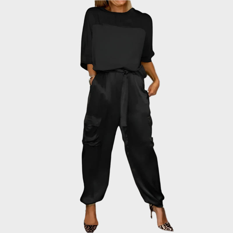Conjunto de satén con blusa relajada y pantalón cargo